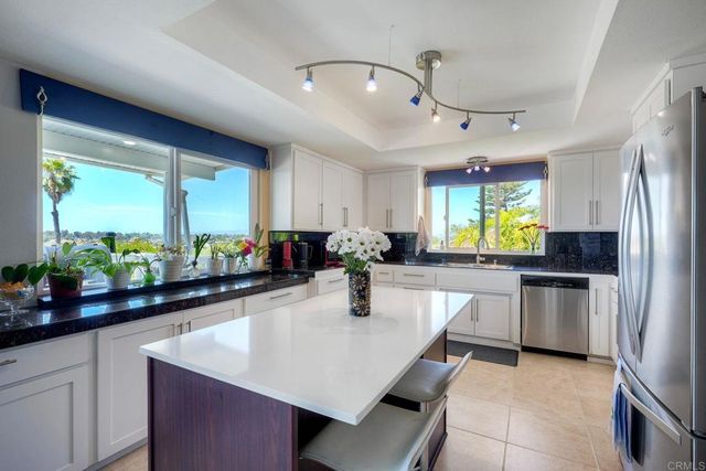 529 Vale View Drive, Vista, CA 92081