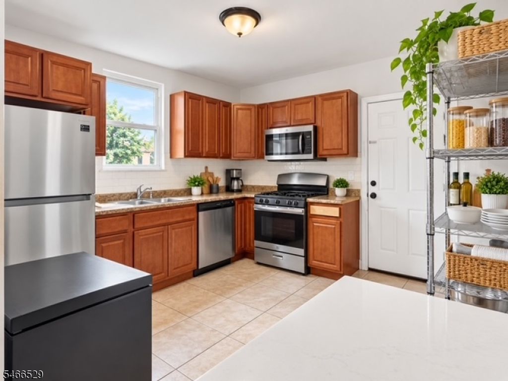 225 Chadwick Ave, Newark City, NJ 07108 — photo 2