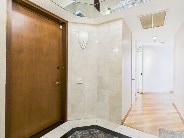 950 N Michigan Avenue 37F, Chicago, IL 60611