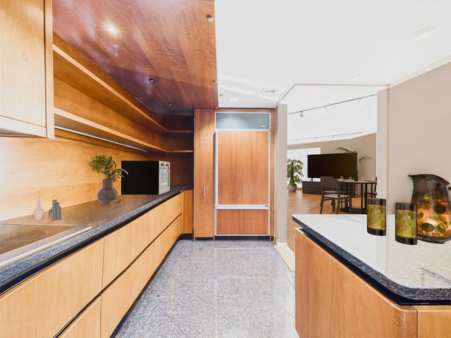 950 N Michigan Avenue 37F, Chicago, IL 60611