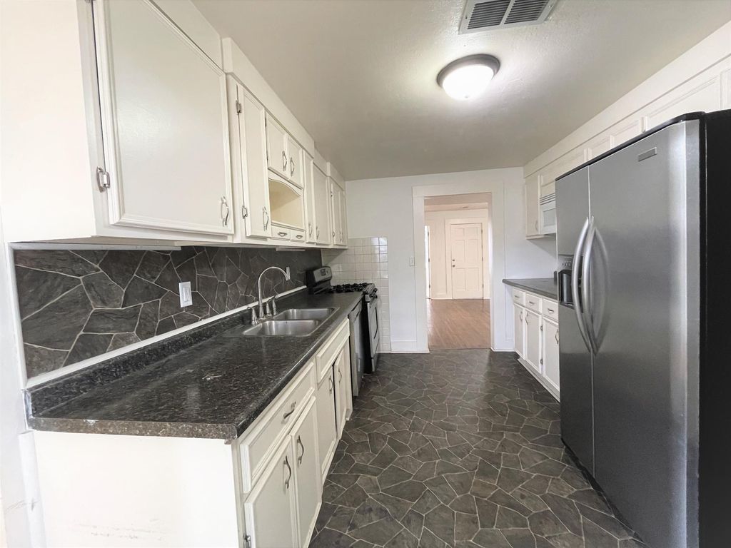 824 Lowry Avenue NE, Minneapolis, MN 55418 — photo 2