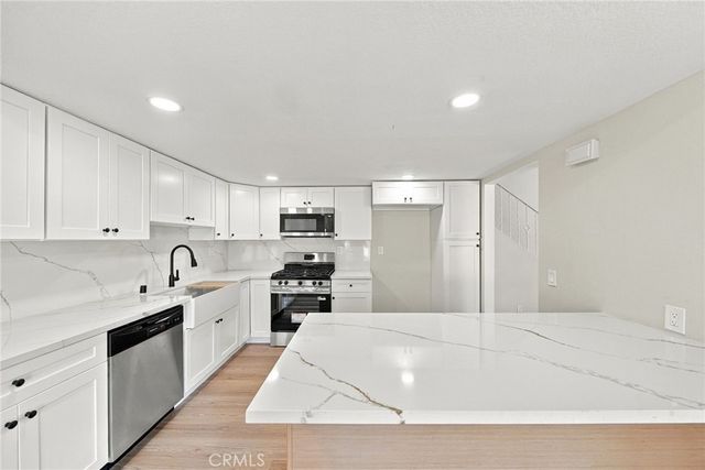27175 Rio Garza, Valencia, CA 91354