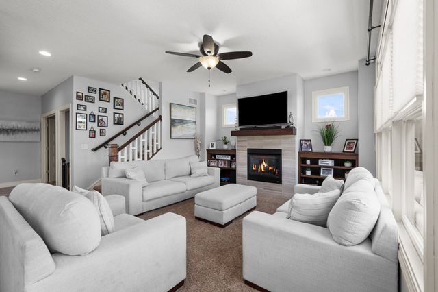 7127 MADISON Street, Davenport, IA 52806