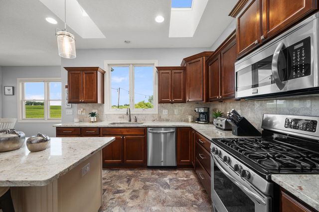 7127 MADISON Street, Davenport, IA 52806