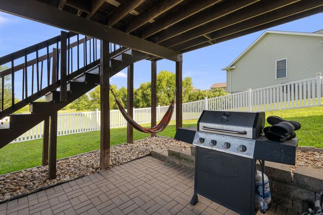 7127 MADISON Street, Davenport, IA 52806