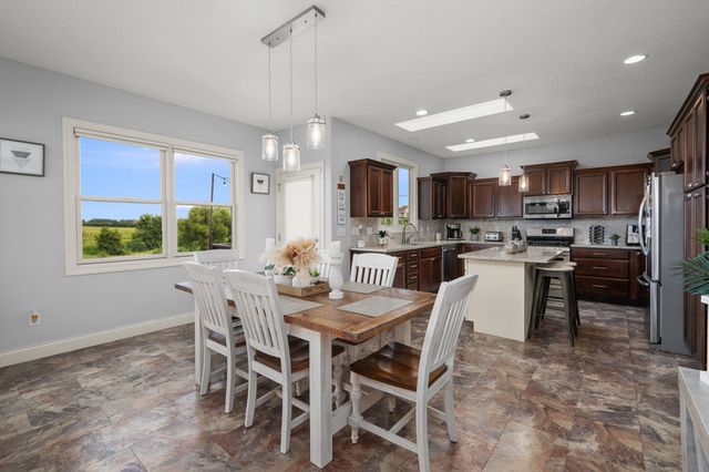 7127 MADISON Street, Davenport, IA 52806