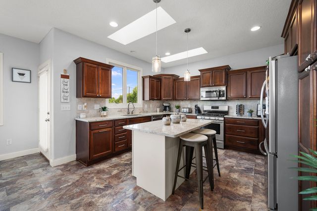 7127 MADISON Street, Davenport, IA 52806