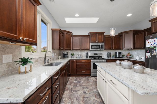 7127 MADISON Street, Davenport, IA 52806
