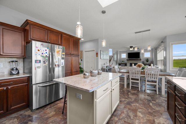 7127 MADISON Street, Davenport, IA 52806