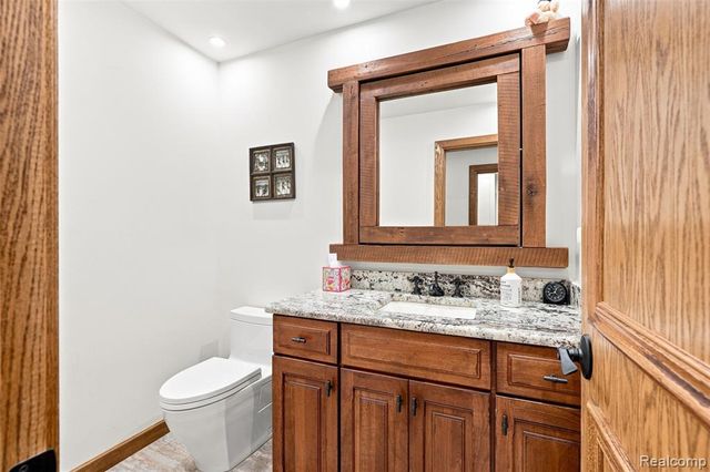305 Wilshire Drive, Bloomfield Hills, MI 48302