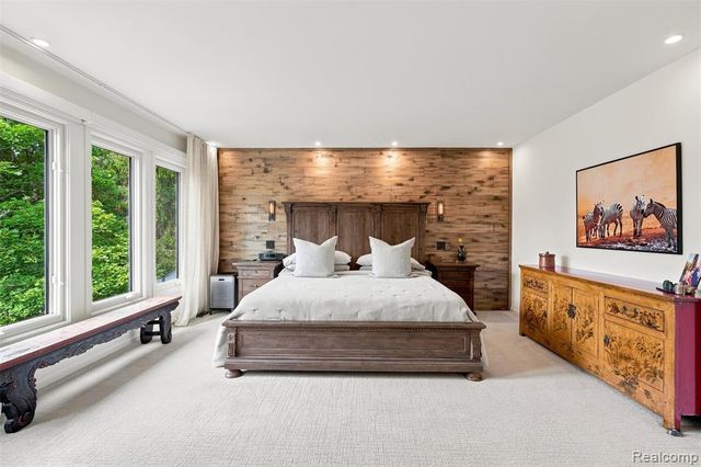 305 Wilshire Drive, Bloomfield Hills, MI 48302
