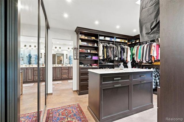 305 Wilshire Drive, Bloomfield Hills, MI 48302