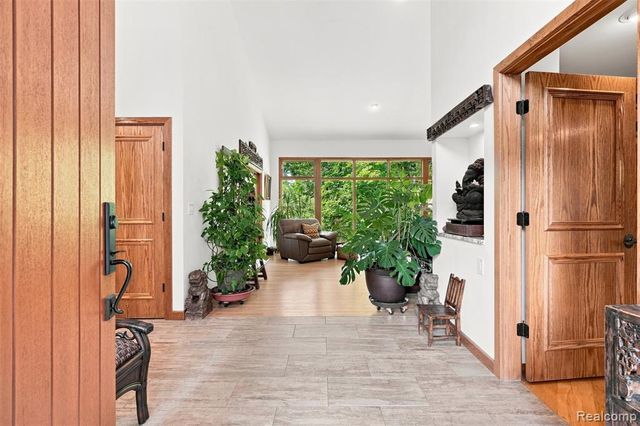 305 Wilshire Drive, Bloomfield Hills, MI 48302