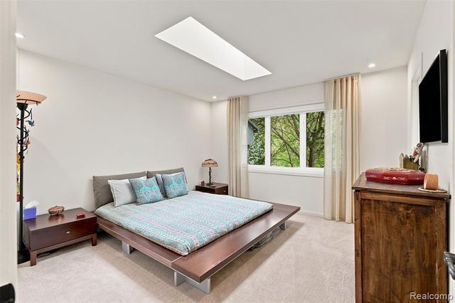 305 Wilshire Drive, Bloomfield Hills, MI 48302