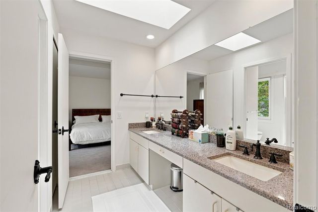 305 Wilshire Drive, Bloomfield Hills, MI 48302