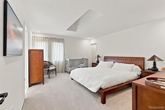 305 Wilshire Drive, Bloomfield Hills, MI 48302