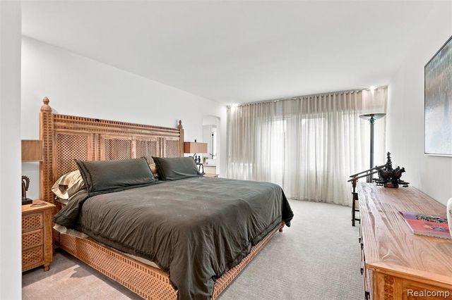 305 Wilshire Drive, Bloomfield Hills, MI 48302
