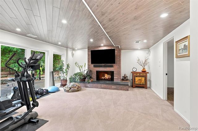 305 Wilshire Drive, Bloomfield Hills, MI 48302