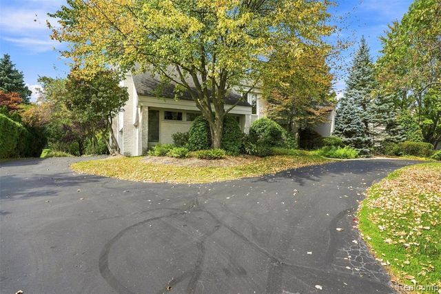 305 Wilshire Drive, Bloomfield Hills, MI 48302