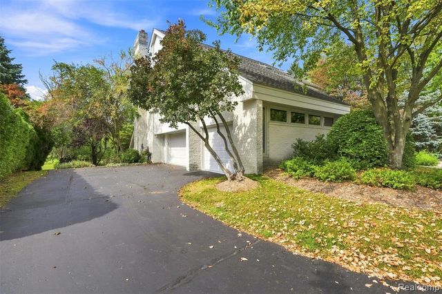 305 Wilshire Drive, Bloomfield Hills, MI 48302