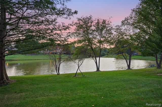 305 Wilshire Drive, Bloomfield Hills, MI 48302