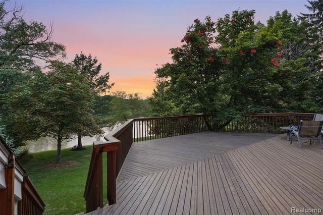 305 Wilshire Drive, Bloomfield Hills, MI 48302