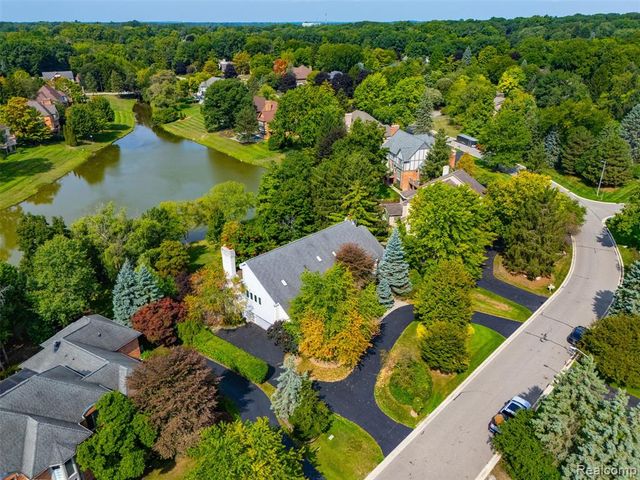 305 Wilshire Drive, Bloomfield Hills, MI 48302