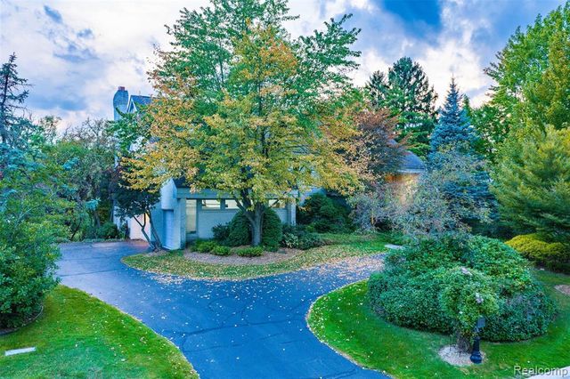 305 Wilshire Drive, Bloomfield Hills, MI 48302