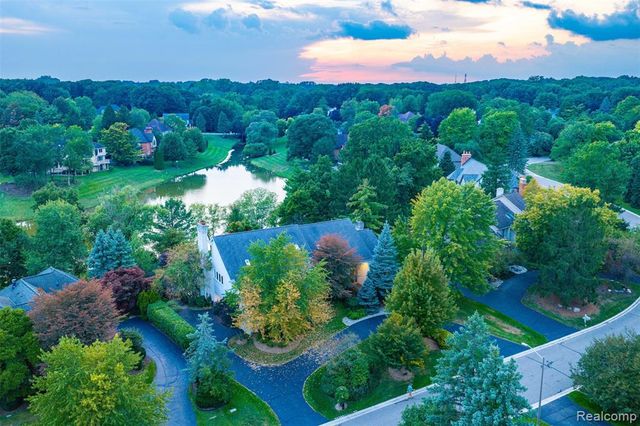 305 Wilshire Drive, Bloomfield Hills, MI 48302