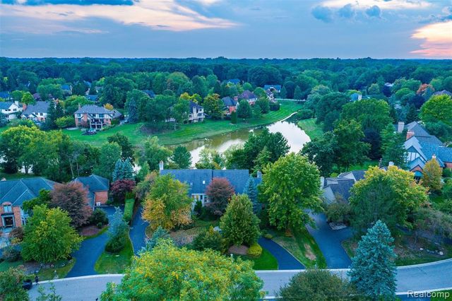 305 Wilshire Drive, Bloomfield Hills, MI 48302
