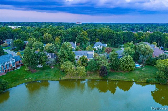 305 Wilshire Drive, Bloomfield Hills, MI 48302