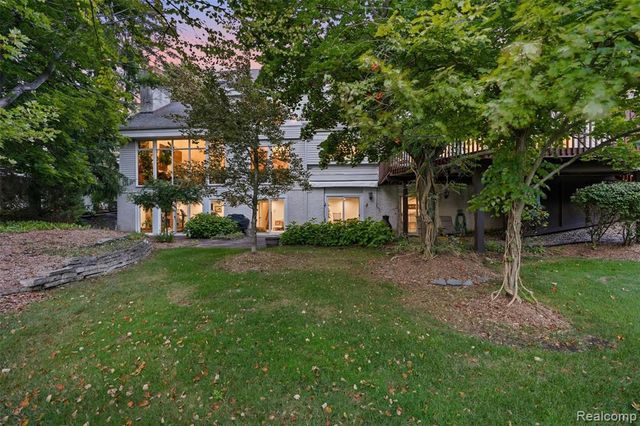 305 Wilshire Drive, Bloomfield Hills, MI 48302