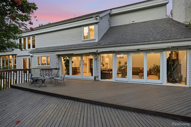 305 Wilshire Drive, Bloomfield Hills, MI 48302