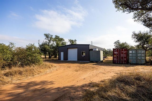 300 Kiowa Creek TRL, Fredericksburg, TX 78624