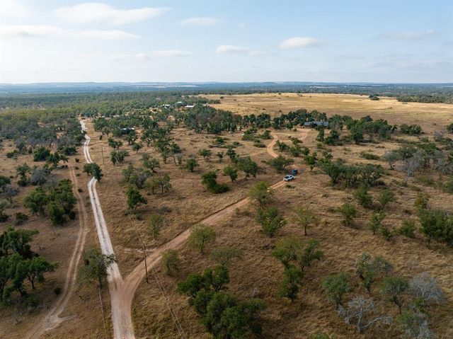 300 Kiowa Creek TRL, Fredericksburg, TX 78624