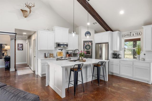 300 Kiowa Creek TRL, Fredericksburg, TX 78624