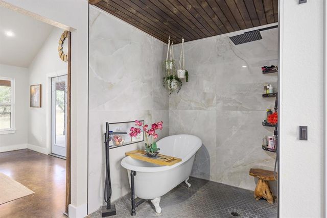 300 Kiowa Creek TRL, Fredericksburg, TX 78624