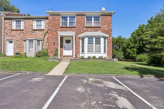 8 Coach Court, St Peters, MO 63376