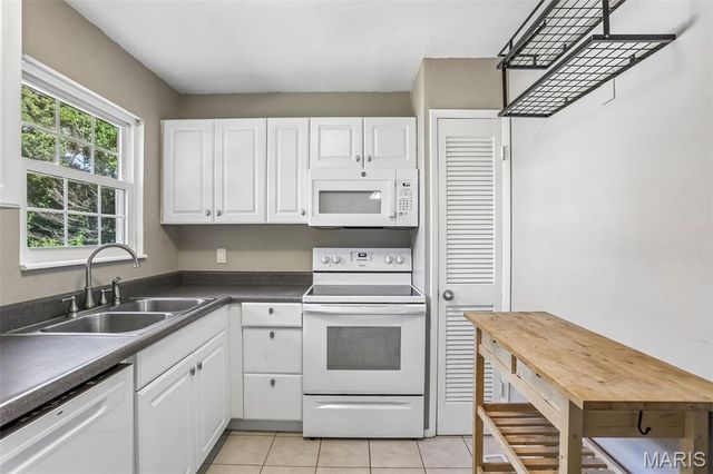 8 Coach Court, St Peters, MO 63376