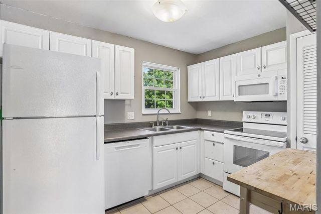 8 Coach Court, St Peters, MO 63376