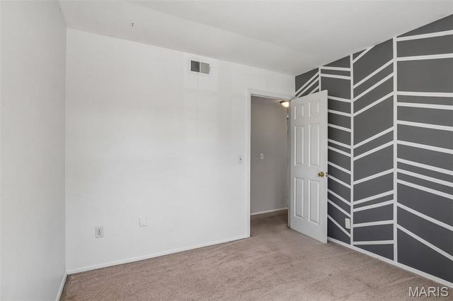 8 Coach Court, St Peters, MO 63376