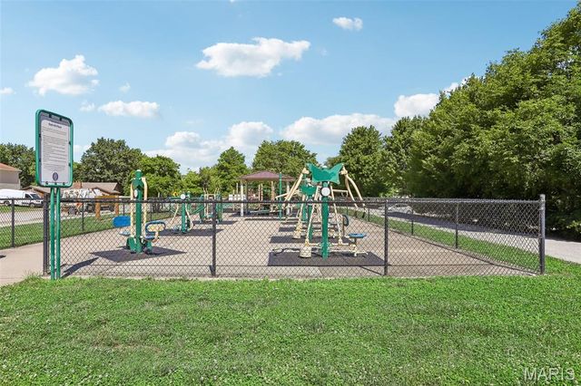8 Coach Court, St Peters, MO 63376