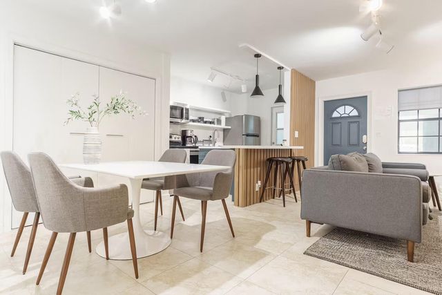 2404 NE 33rd Avenue 4, Fort Lauderdale, FL 33305