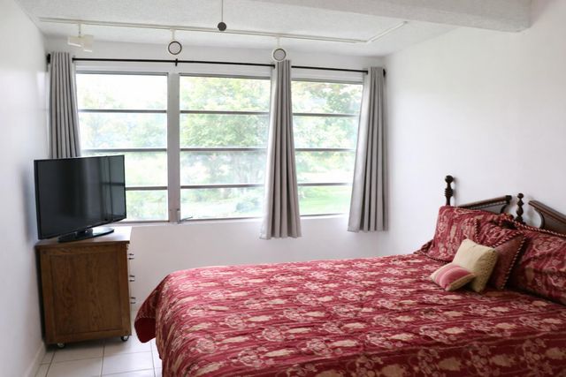 1440 NW 70th Lane, Margate, FL 33063