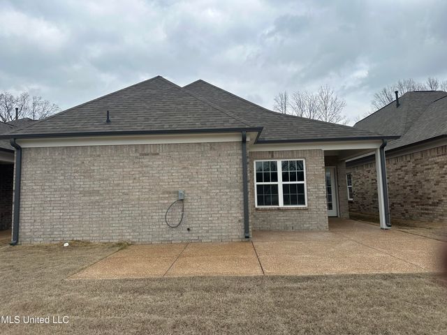 335 Flower Garden Drive, Southaven, MS 38671
