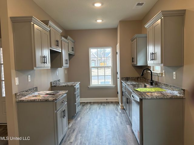 335 Flower Garden Drive, Southaven, MS 38671