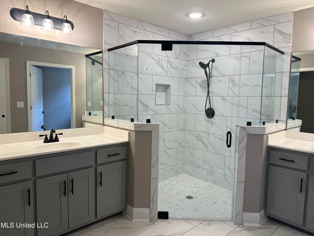 335 Flower Garden Drive, Southaven, MS 38671