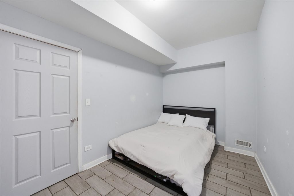 Image 14 of property listing at 2736 S Kildare Avenue, Chicago, IL 60623