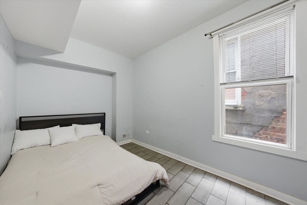 Image 15 of property listing at 2736 S Kildare Avenue, Chicago, IL 60623