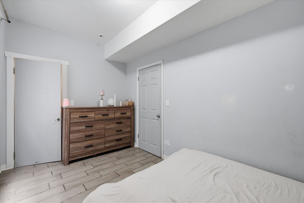 Image 16 of property listing at 2736 S Kildare Avenue, Chicago, IL 60623